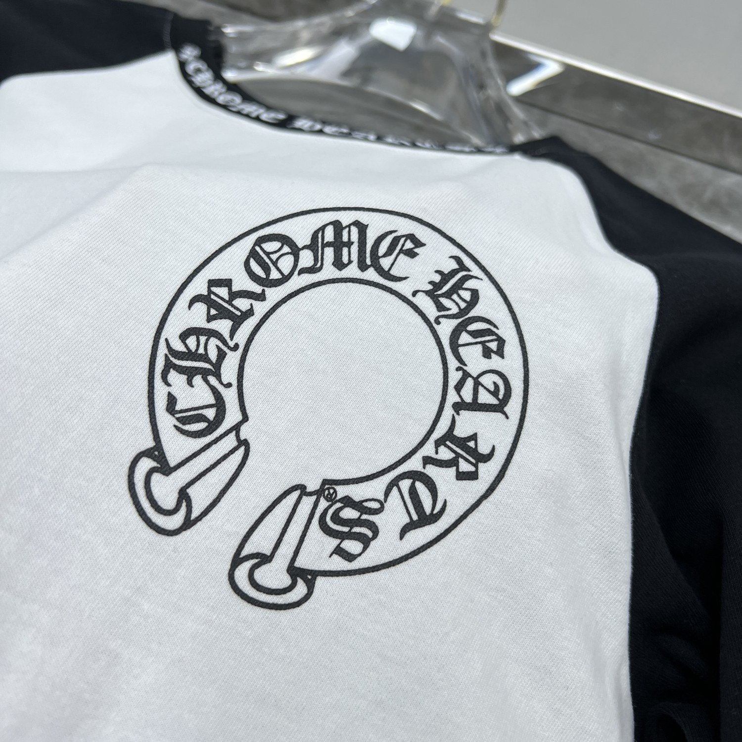 Ch*0me He**ts unisex ch raglan sleeve long-sleeve t-shirt - round neck, black/white