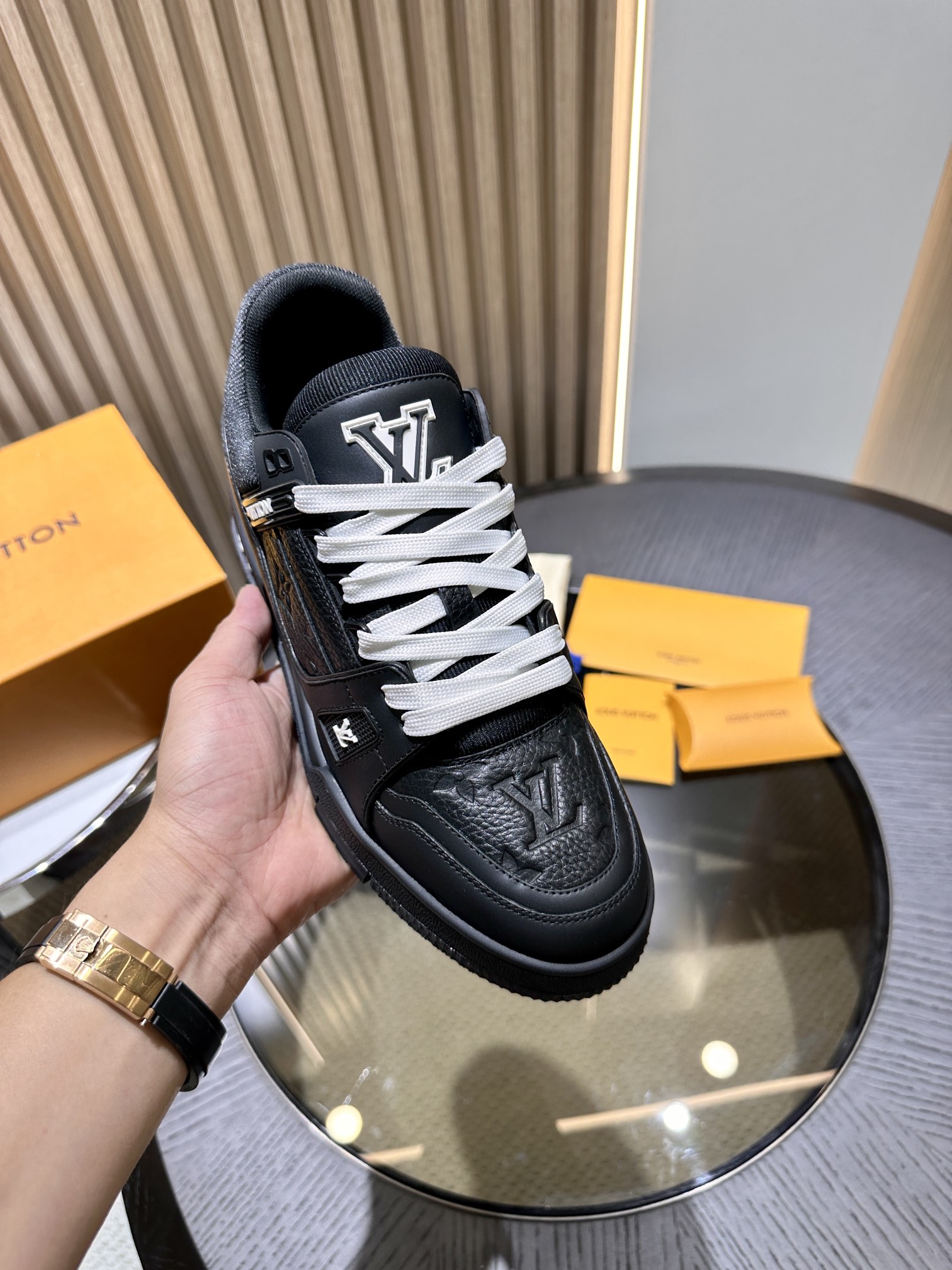 L*V TRAINER Sneakers