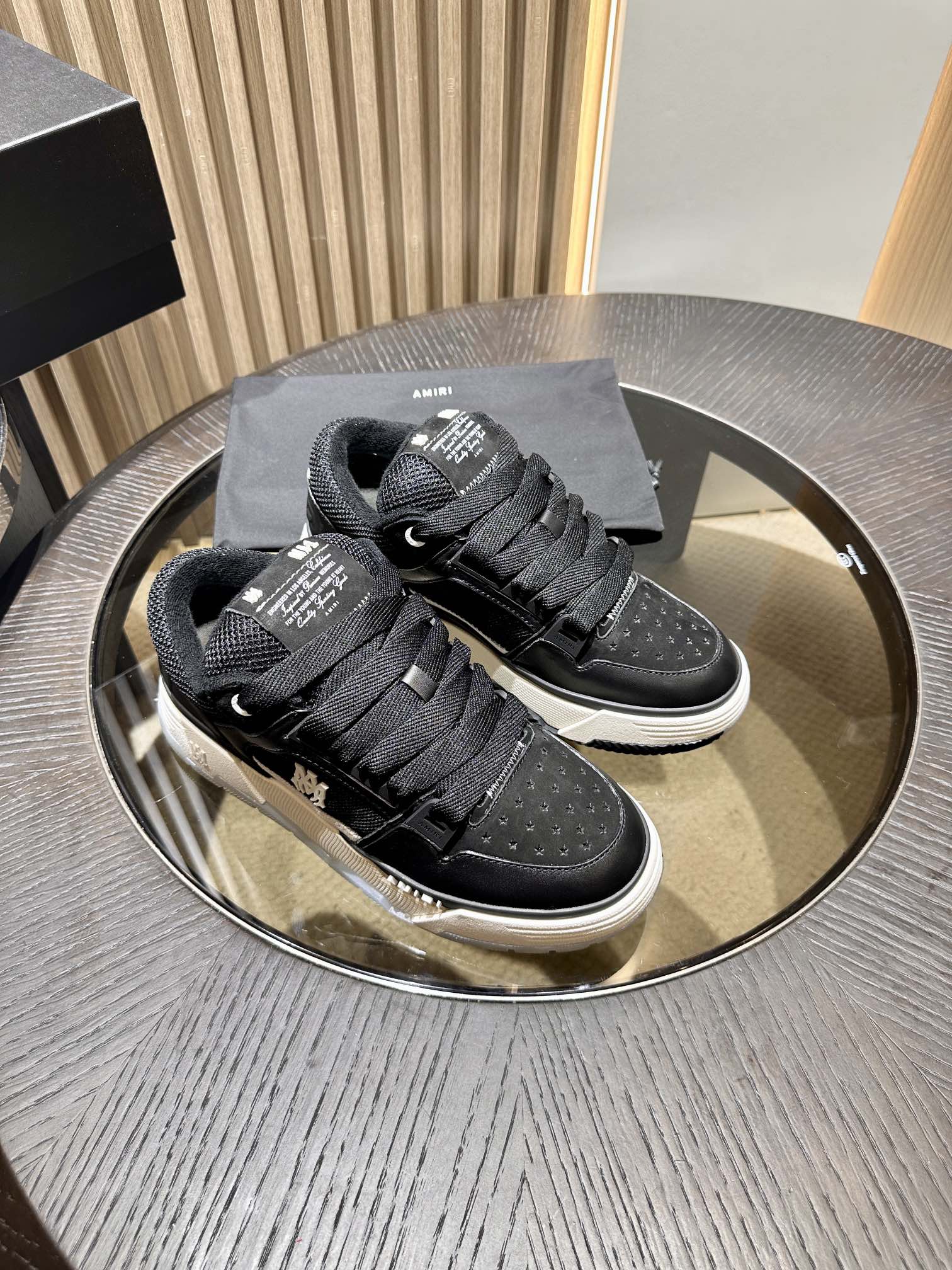 A*RI Sneakers