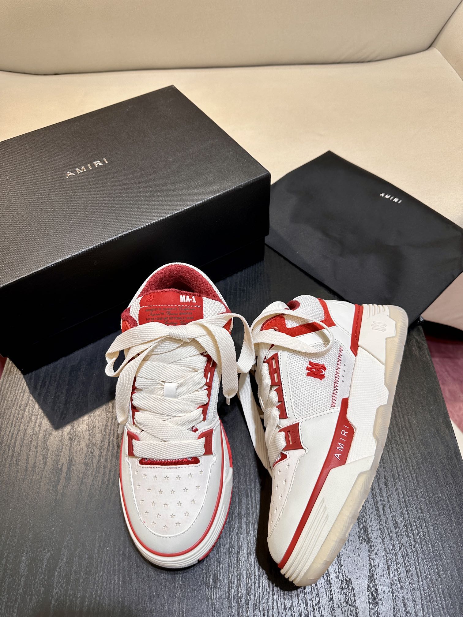A*RI sneaker
