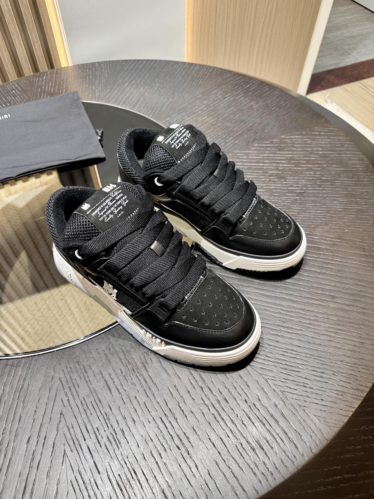 A*RI Sneakers