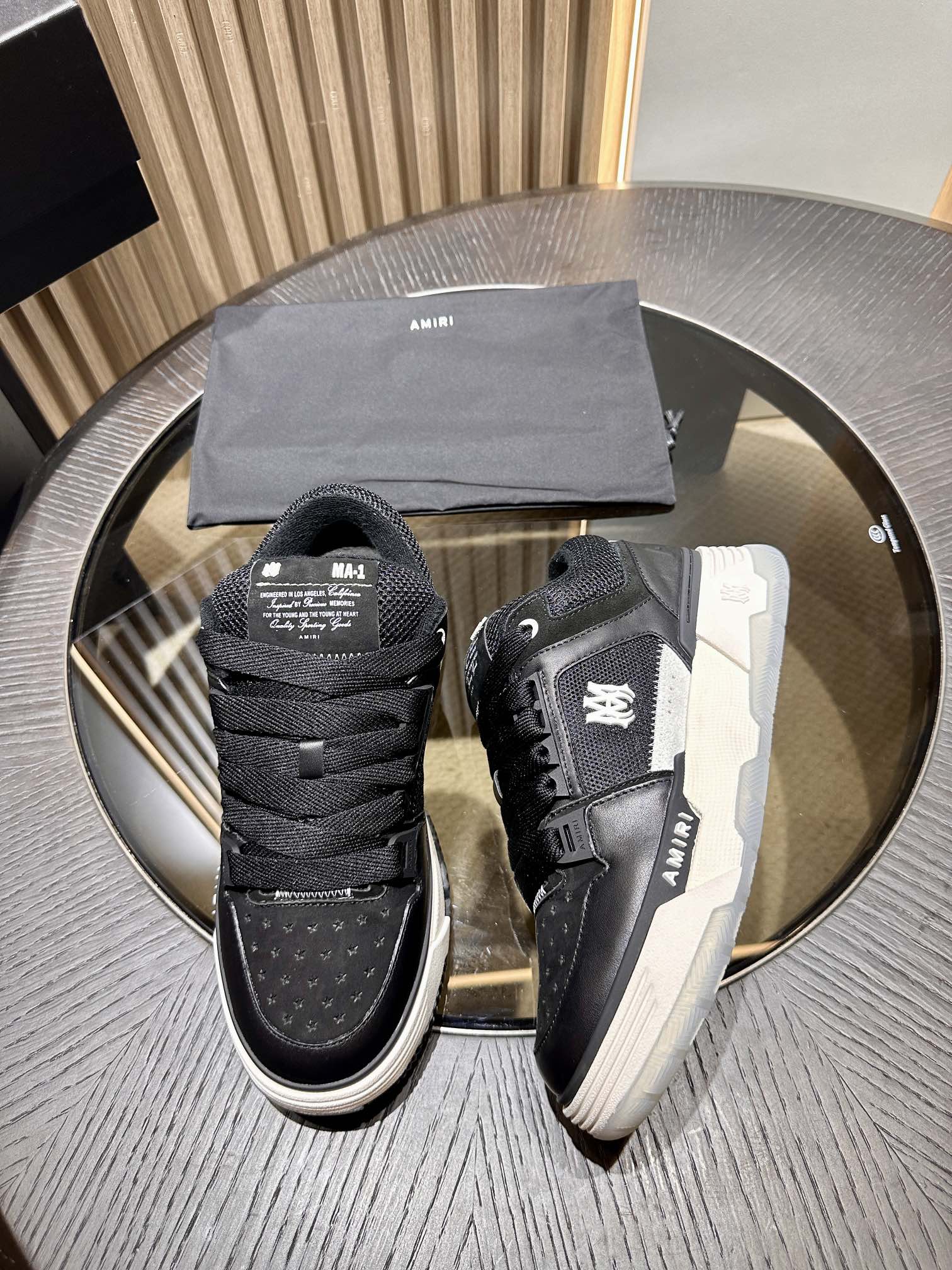 A*RI Sneakers