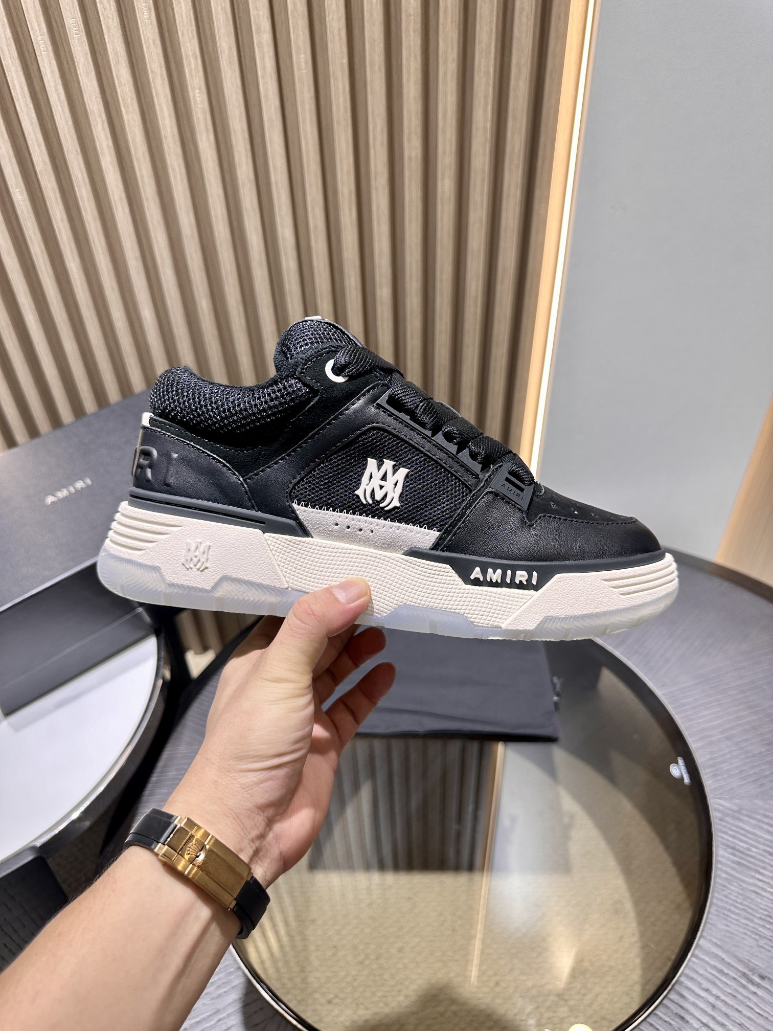 A*RI Sneakers
