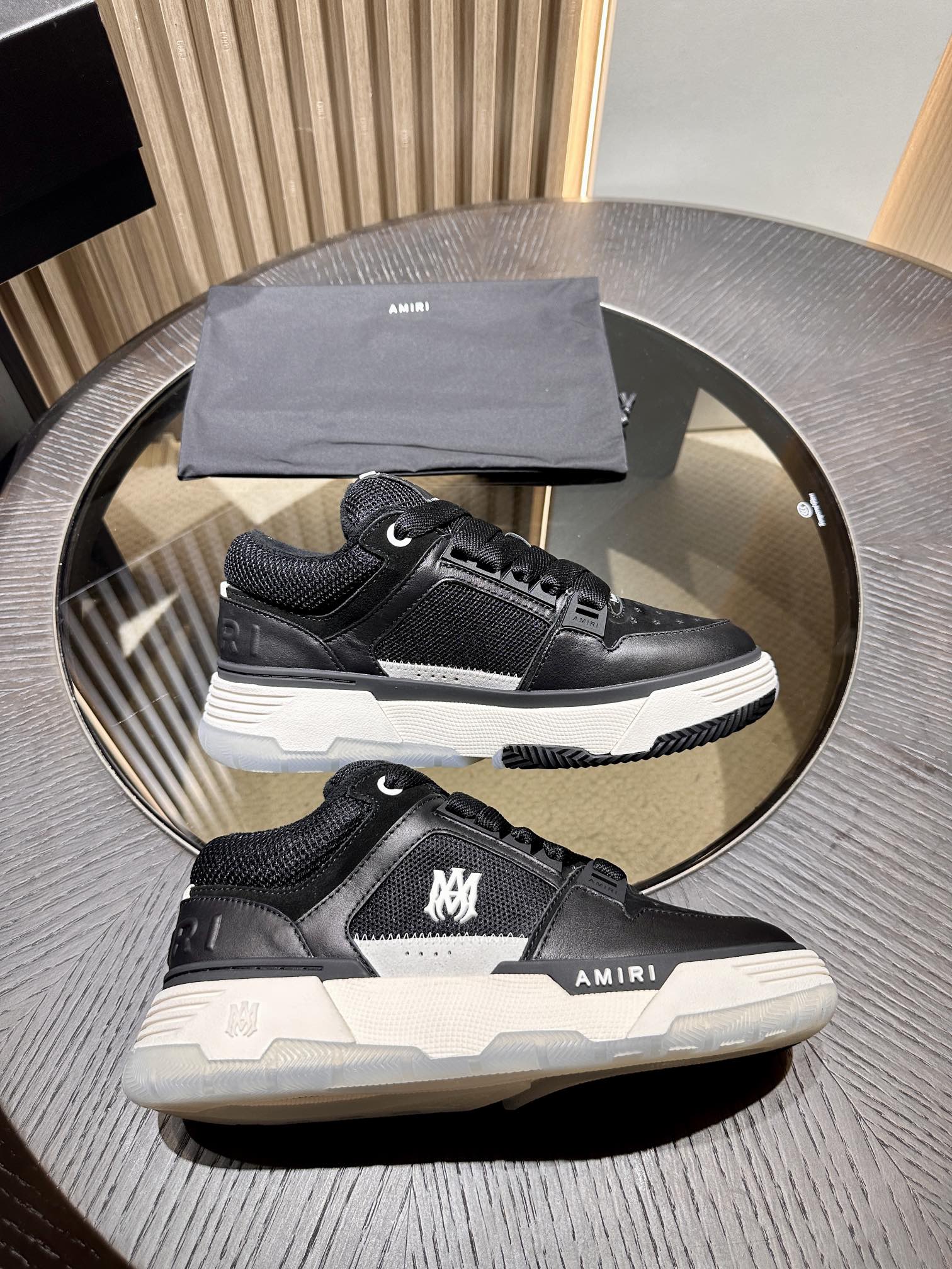 A*RI Sneakers
