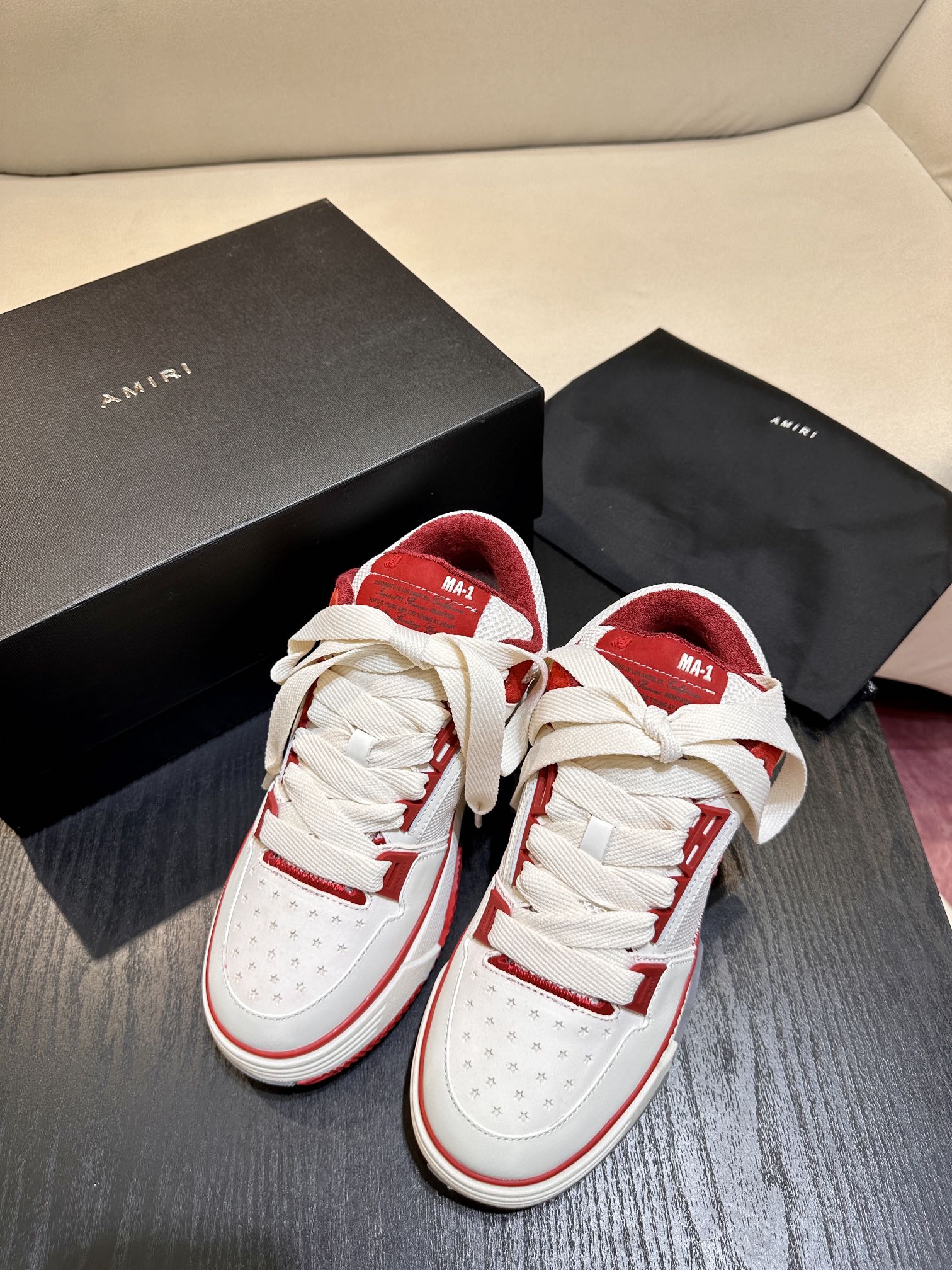 A*RI sneaker